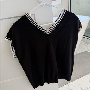 Women’s small Black Knit V-Neck Sweater shirt with White Trim